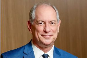 CIRO GOMES DIZ QUE SEGUE NA DISPUTA NO CEARÁ E AFIRMA: “PERMANEÇO NA LUTA”