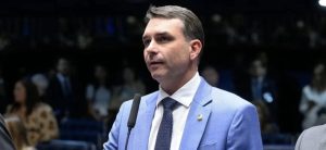 FLÁVIO BOLSONARO DIZ QUE VICE SERÁ ‘UMA PESSOA PREPARADA’ E DE PREFERÊNCIA UMA MULHER