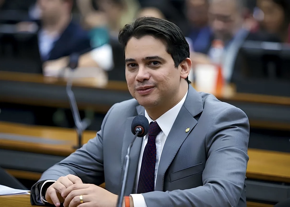 PRÉ-CANDIDATO AO SENADO, JÚNIOR MANO DIVULGA VÍDEO COM APOIO DE 36 PREFEITOS; LITORAL LESTE EM PESO REAFIRMA COMPROMISSO COM O TIME DE MANO