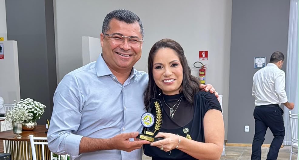 VEREADOR MARCOS SOARES É HOMENAGEADO PELO CLUBE DAS ACÁCIAS DE TAUÁ POR APOIO ÀS AÇÕES SOCIAIS