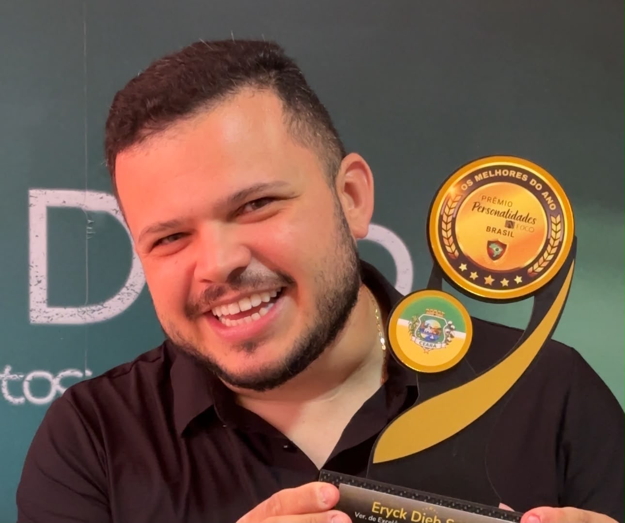 VEREADOR PROFESSOR ERICK DIEB RECEBE PRÊMIO PERSONALIDADE POLÍTICA EM FOCO NO ESTADO DO CEARÁ