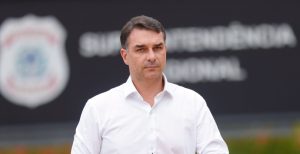 URGENTE: FLÁVIO BOLSONARO DEIXA O BRASIL E ESTA EM VOO PARA OS ESTADOS UNIDOS