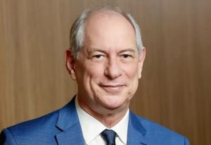 APÓS DERROTA, CIRO GOMES AGRADECE VOTOS DE CEARENSES E LANÇA MANIFESTO: “NÃO FORAM SUFICIENTES PARA VENCER A MAIS PODEROSA E DESONESTA MÁQUINA DE CORRUPÇÃO”; “TOMARAM AS ELEIÇÕES”